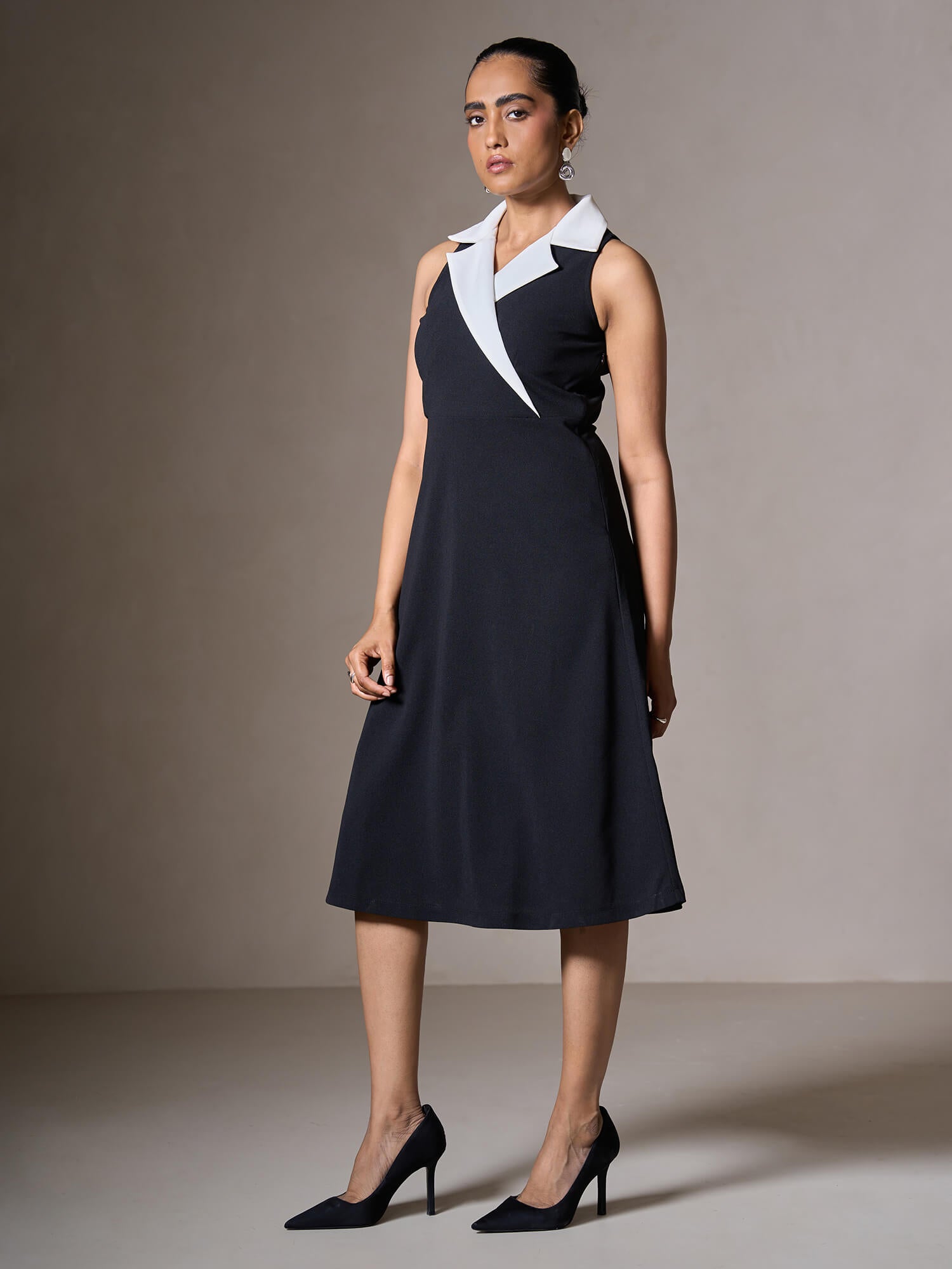 Zion Contrast Collar Midi Dress-Black