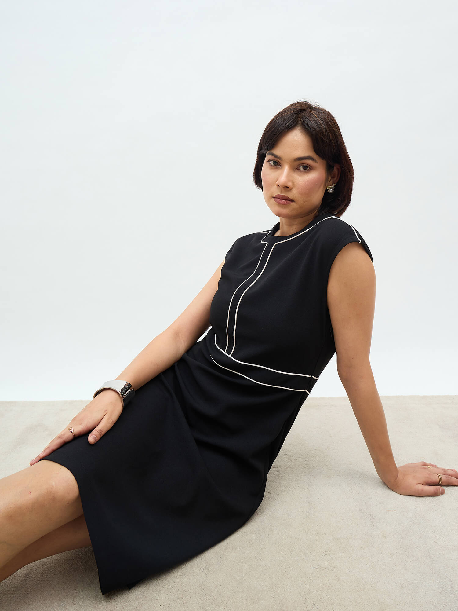 Leonora Contrast Detail A-Line Dress-Black