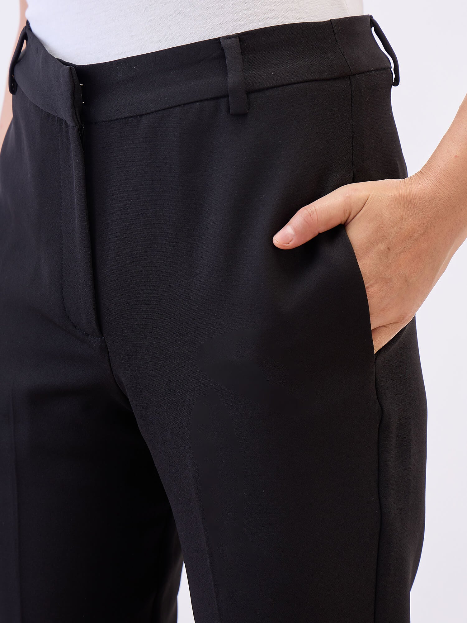 Lester Slim Fit Mid Rise Pant-Black