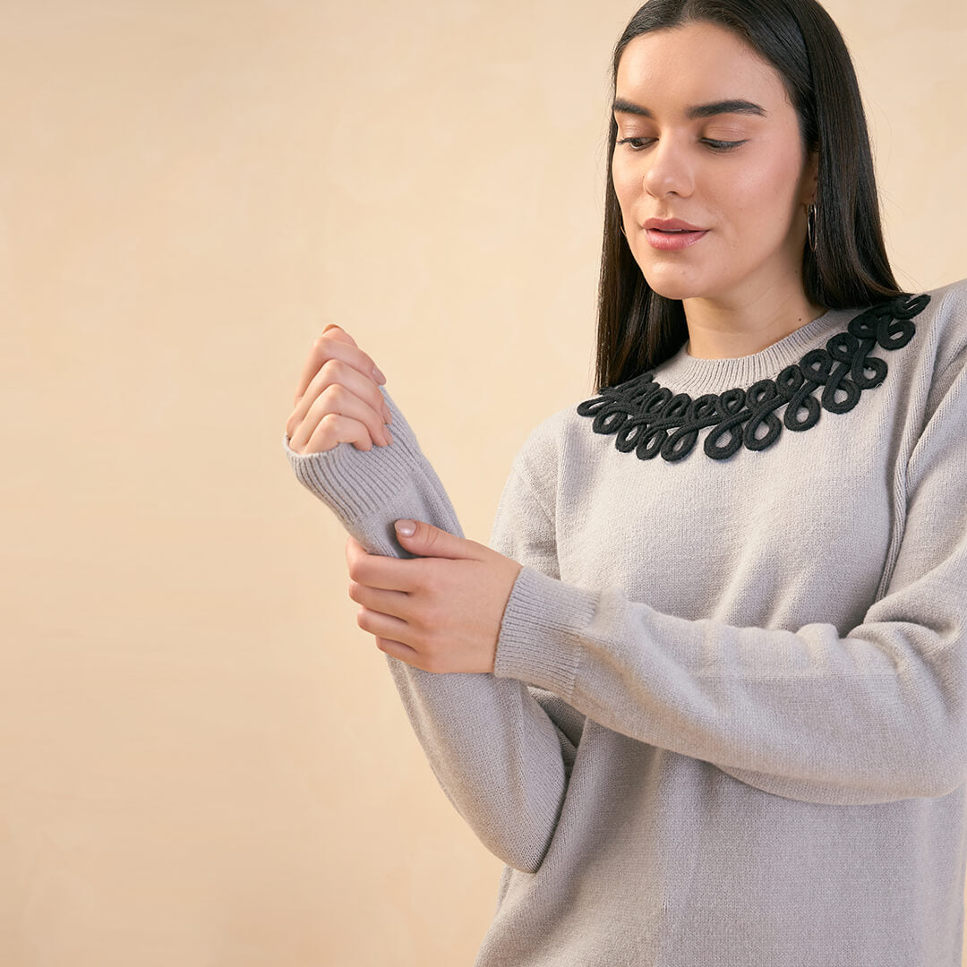 Dorothy Appliqué Sweater - Light Grey