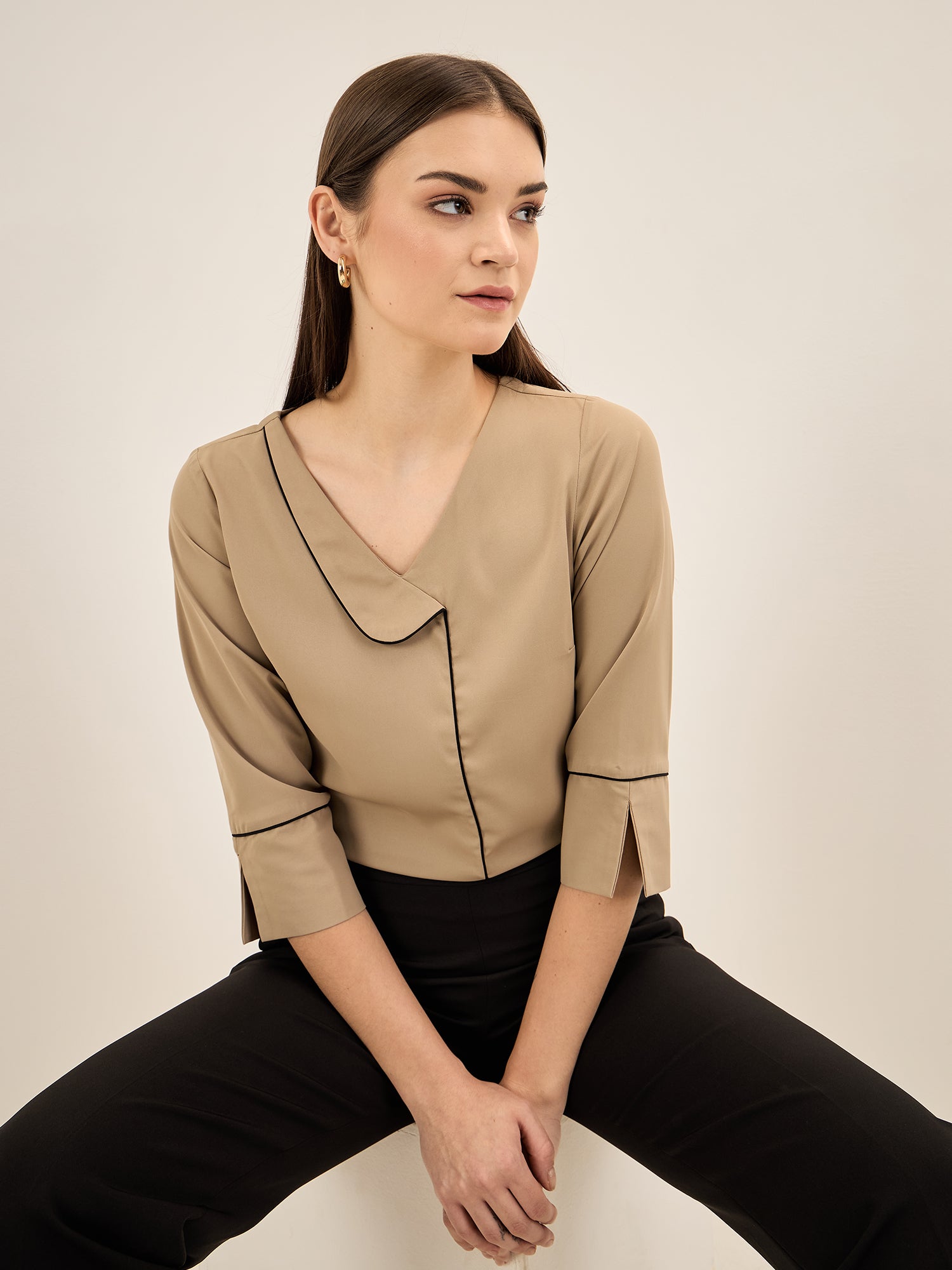 Moonbeam Contrast Piping Top - Taupe & Black