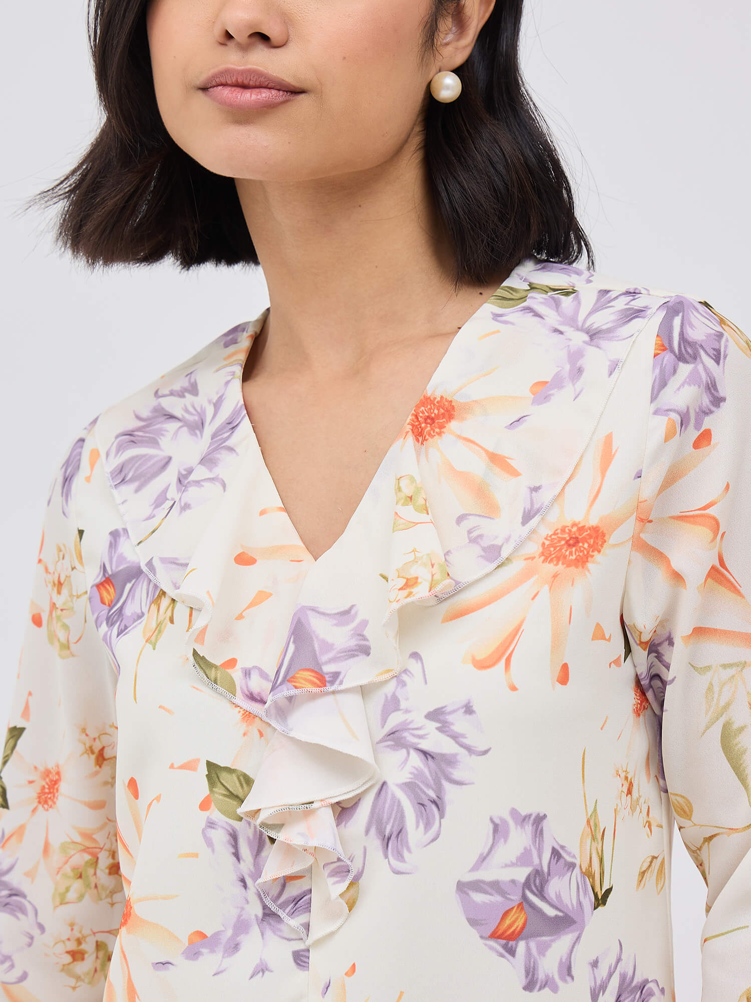 Midnight Kiss-Floral V-neck ruffle top - Off White