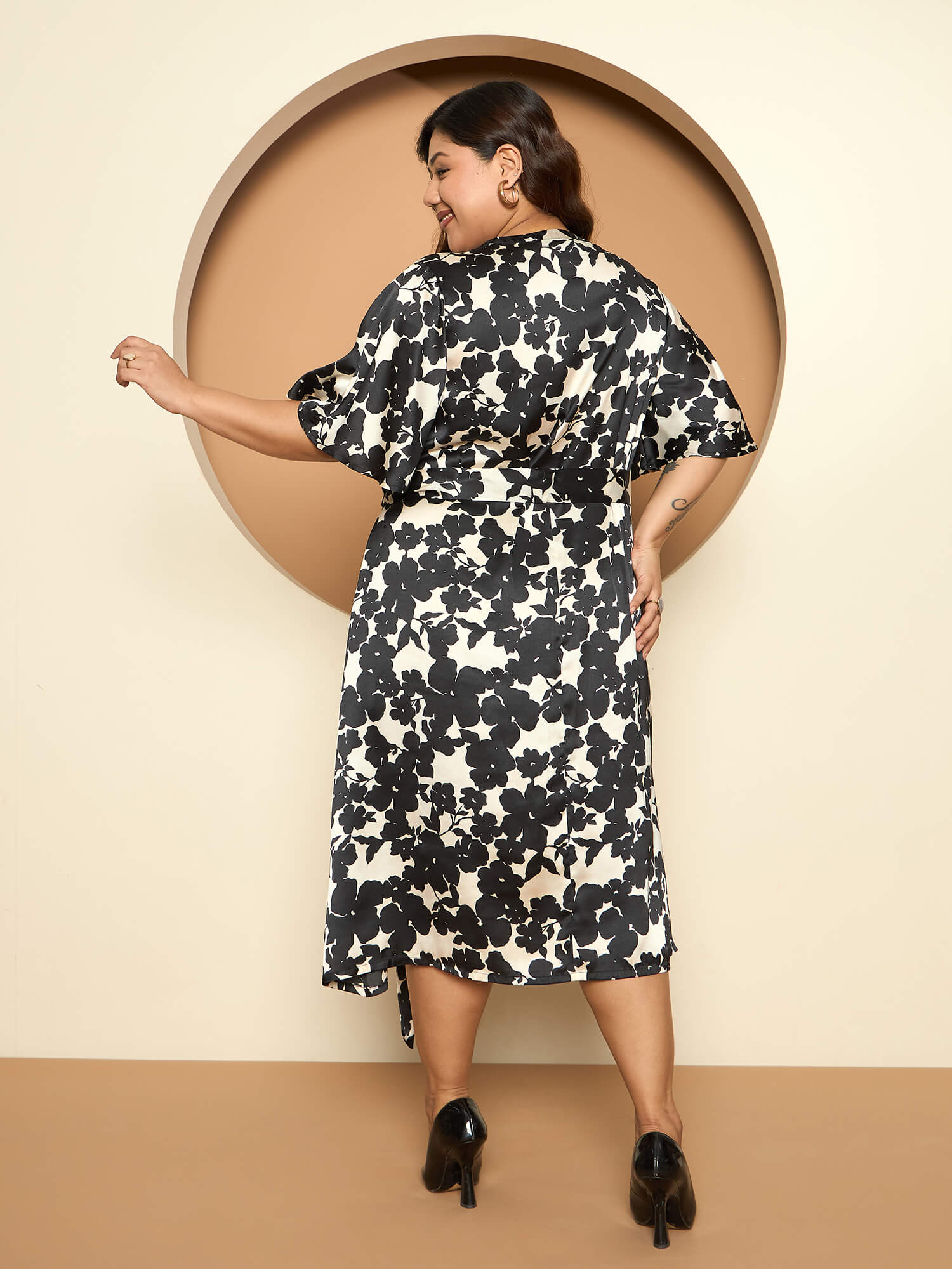 LB-Alana Fit and Flared Belted Dress-White/Black