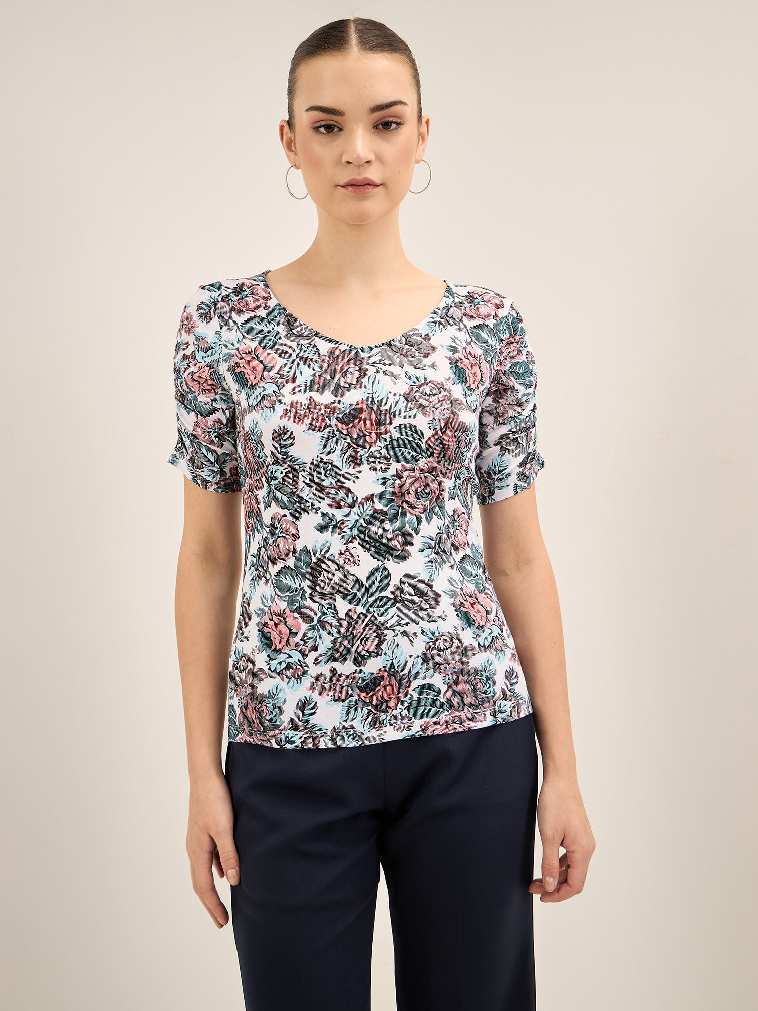 Leisure Tee-Red & Blue Floral Ruched Sleeves T-Shirt - Multicolor