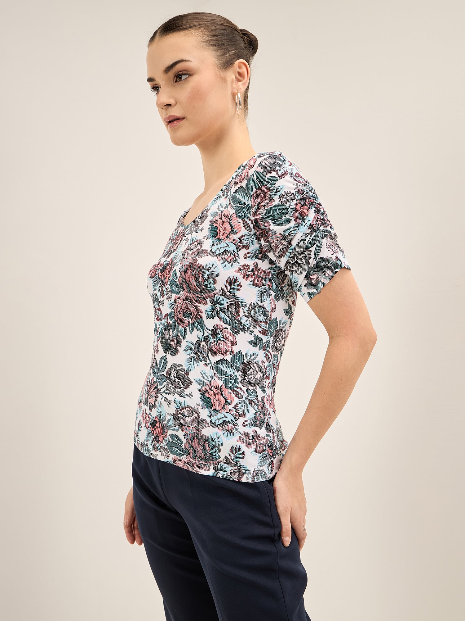 Leisure Tee-Red & Blue Floral Ruched Sleeves T-Shirt - Multicolor