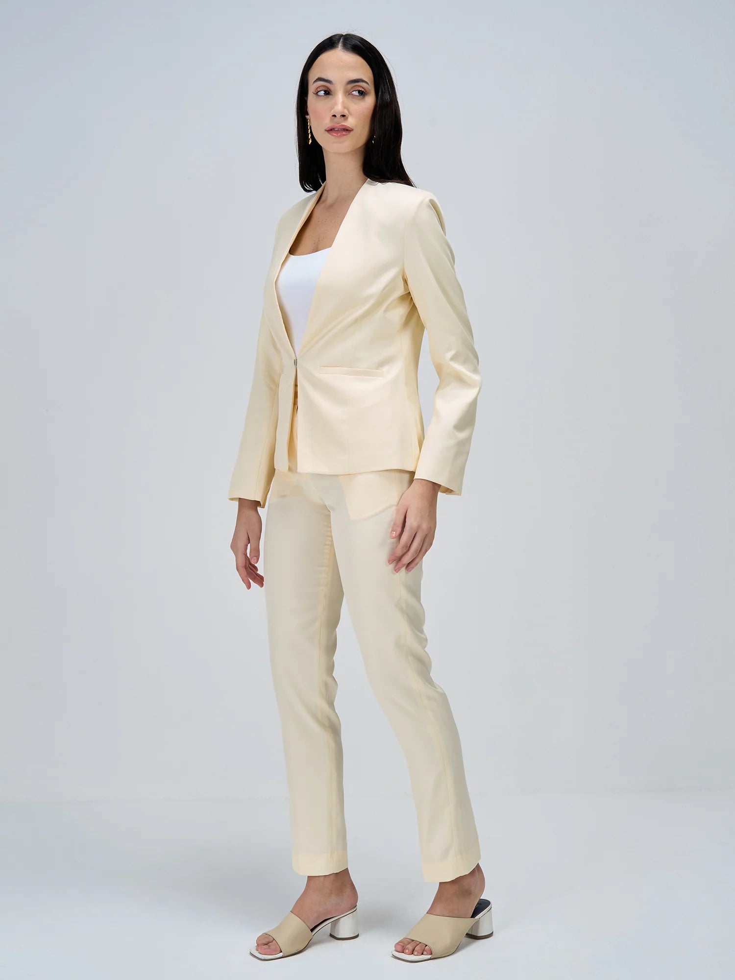 Witty Clean Front Blazer-Cream