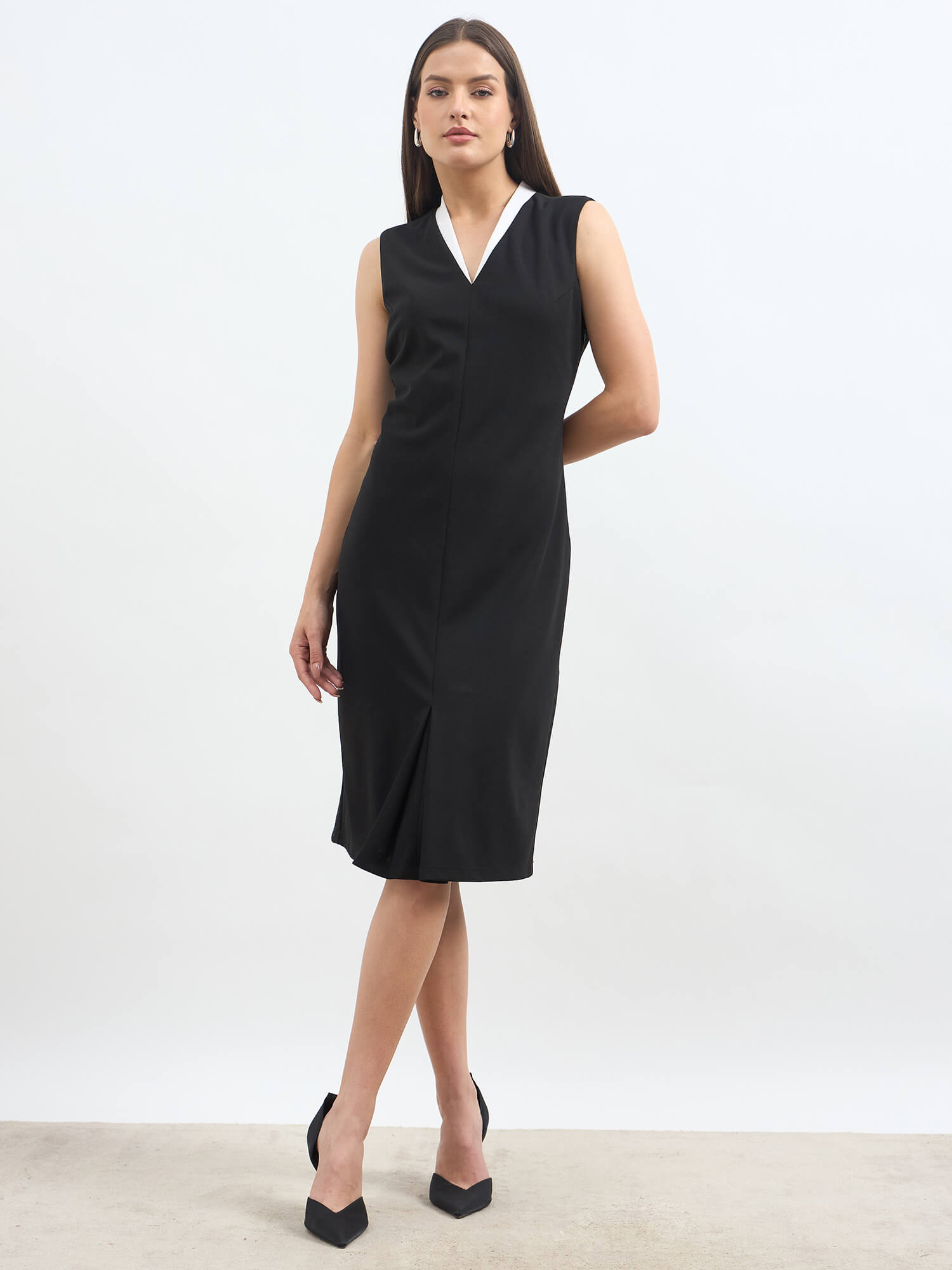 Jocelyn Contrast Neckline Sheath dress-Black&amp;White