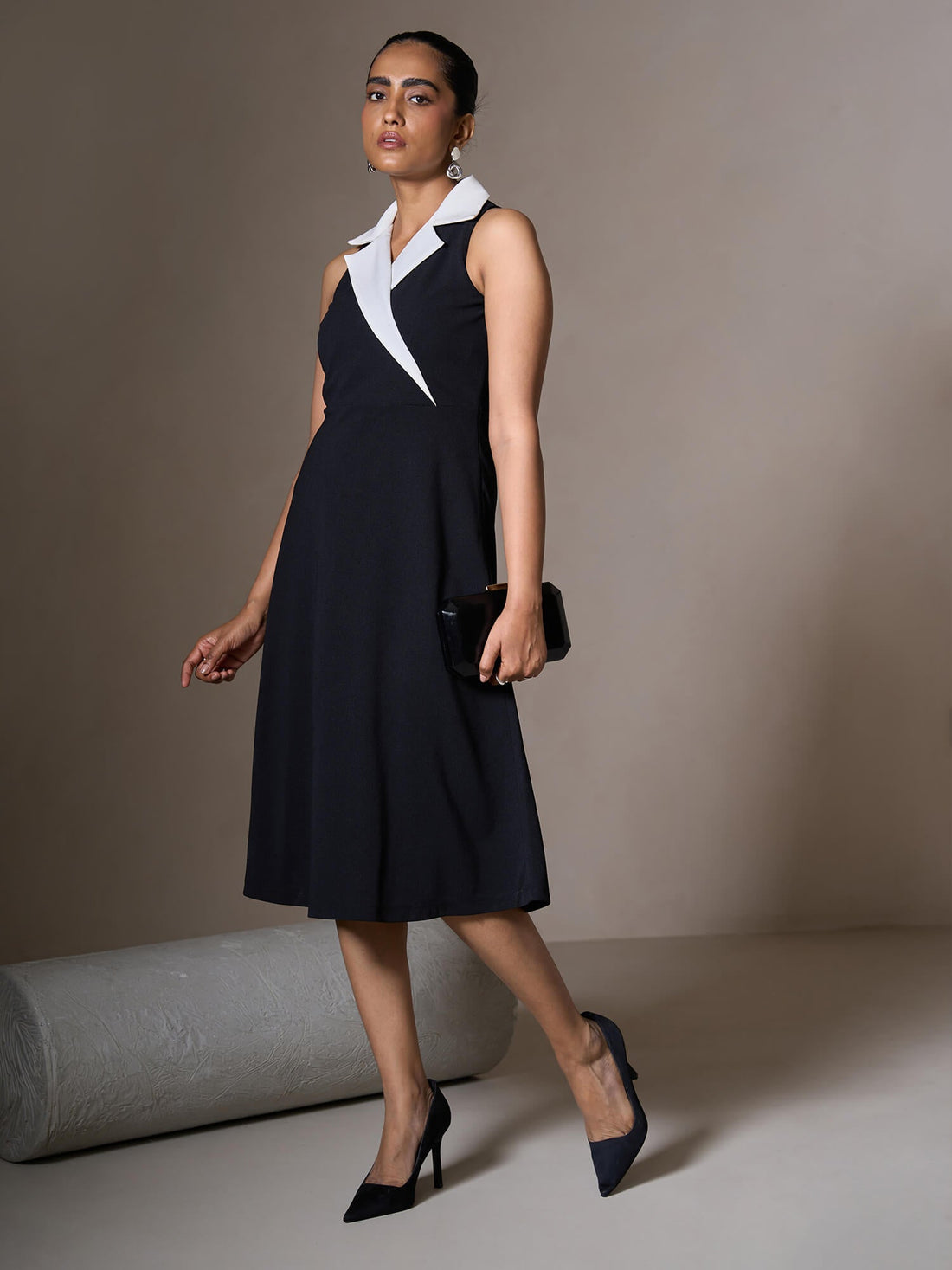 Zion Contrast Collar Midi Dress-Black