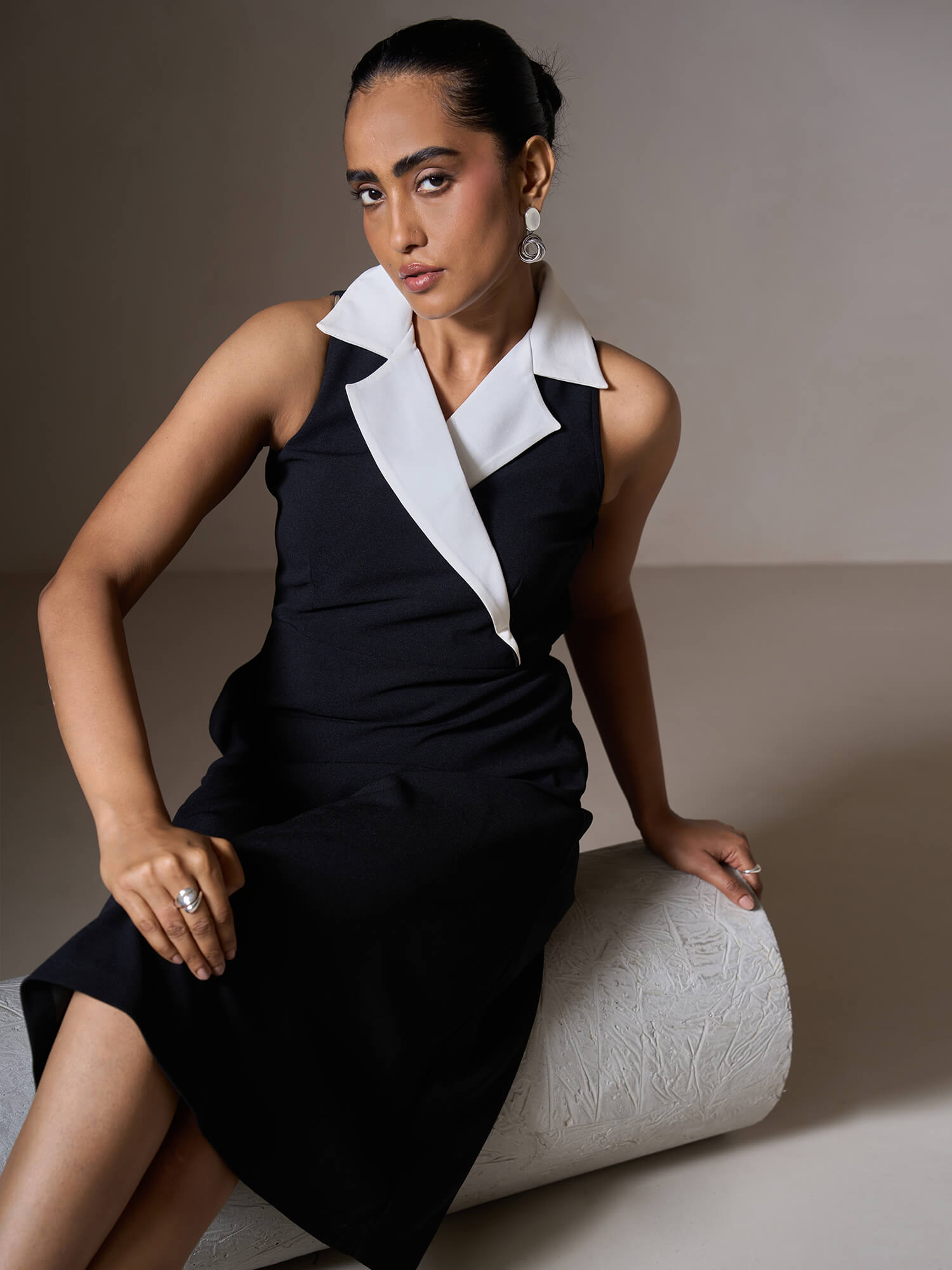 Zion Contrast Collar Midi Dress-Black