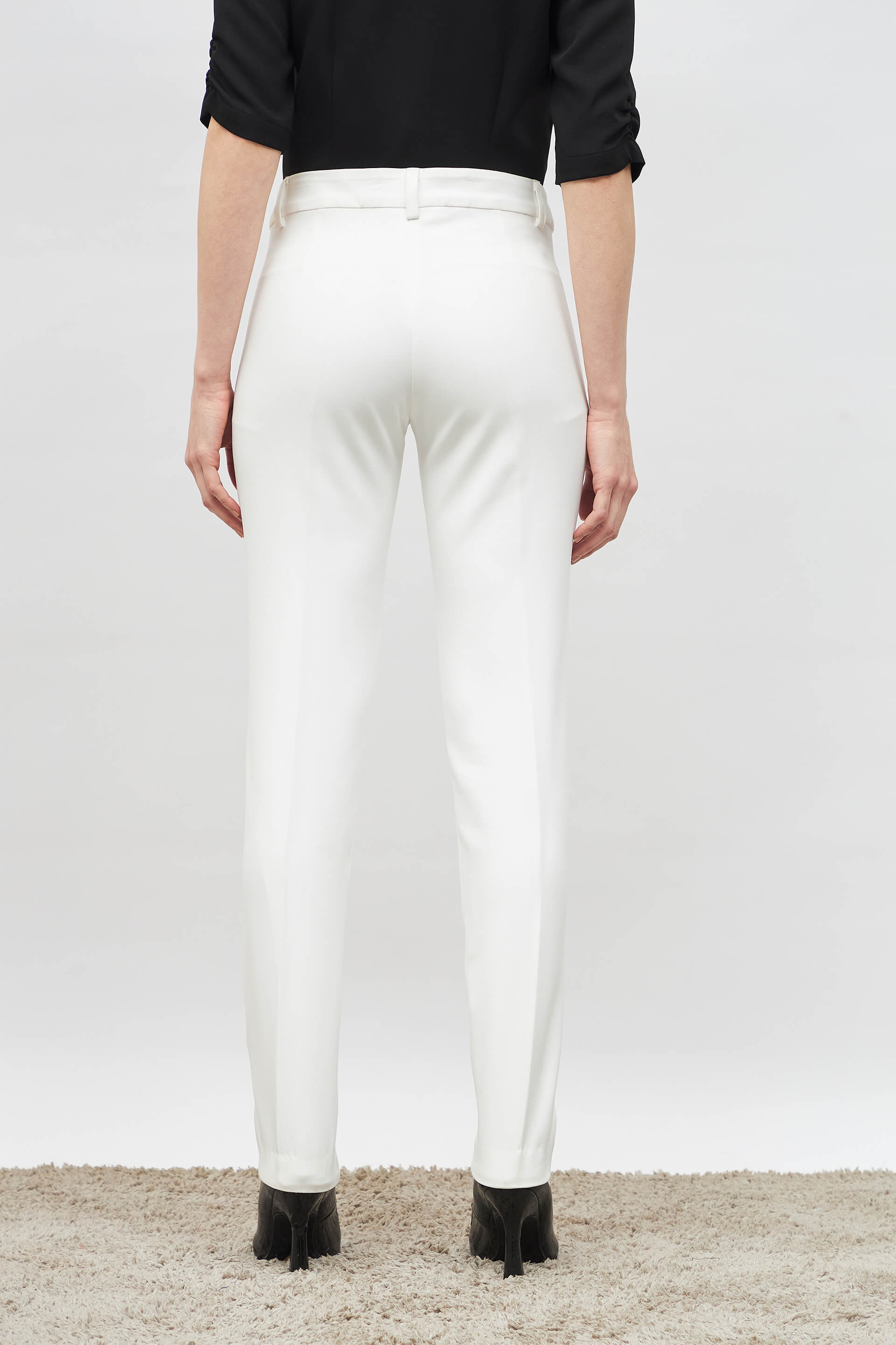 Earnest Mid Rise Slim Pant - White