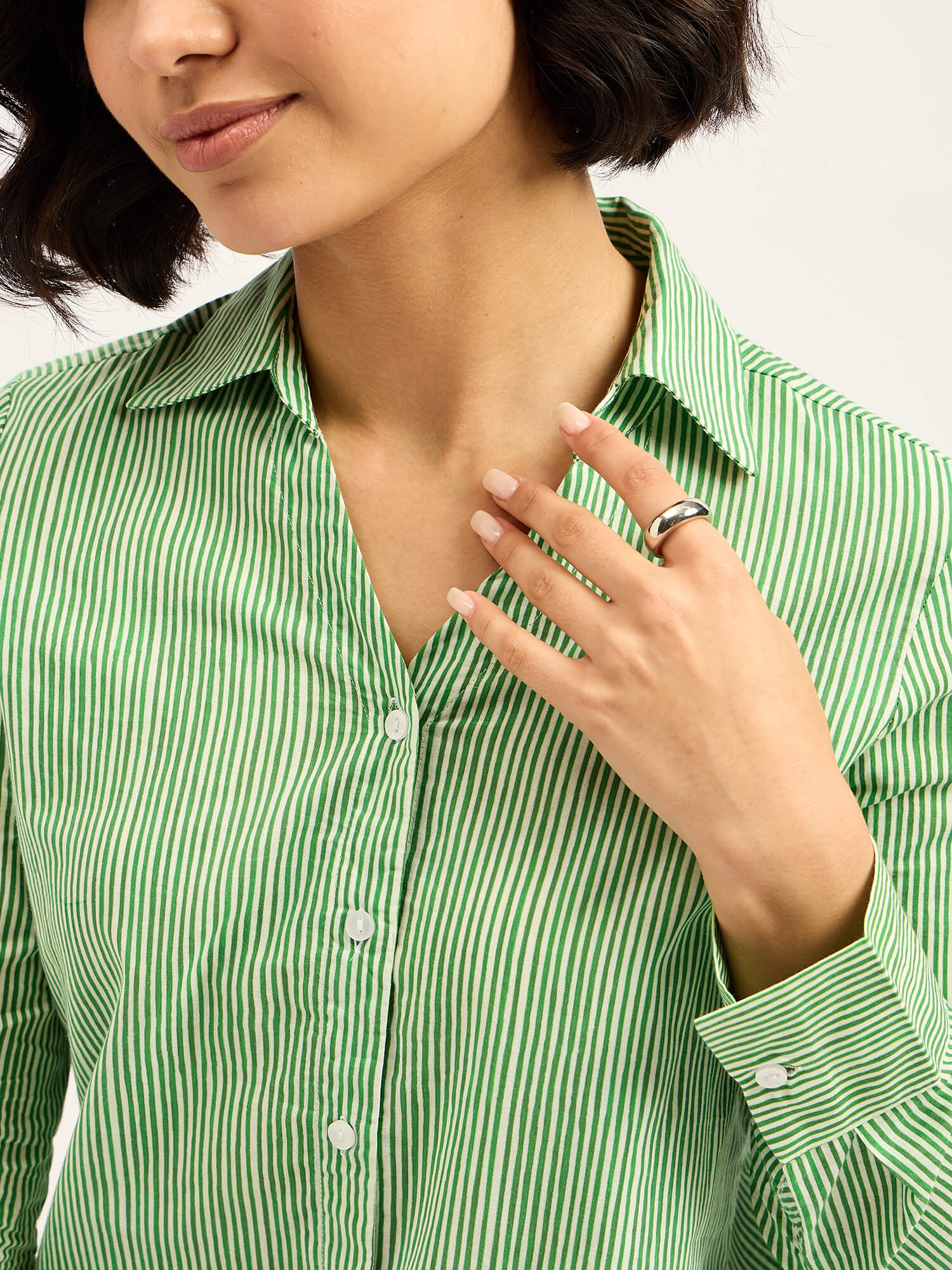 Gressa V-Neck Shirt - Green & White