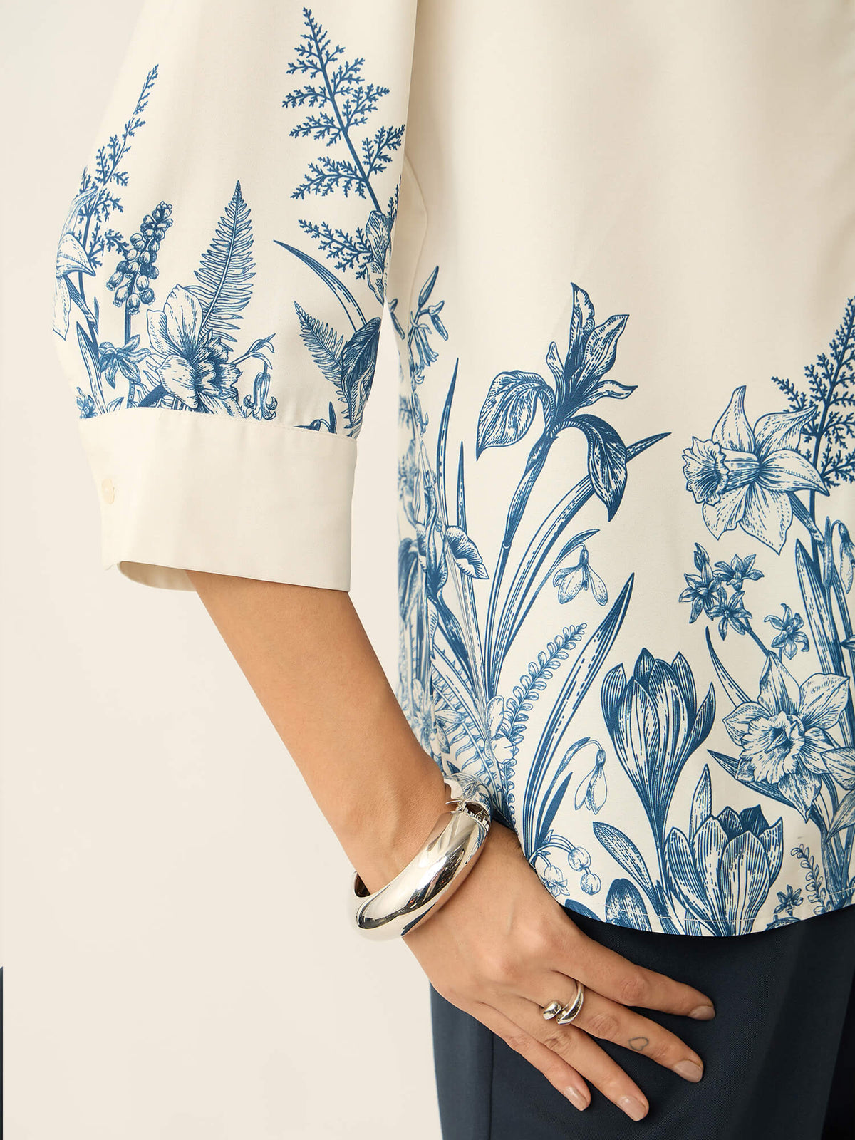 Meadow Printed Relaxed Shirt- White&amp;Blue