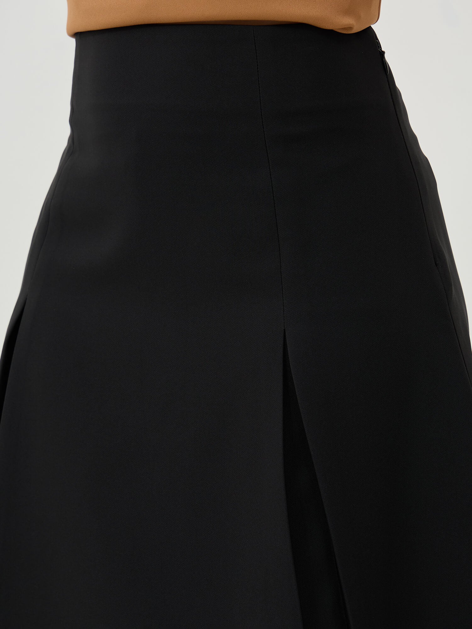 Rolvyn Pleated Flared Skirt-Black