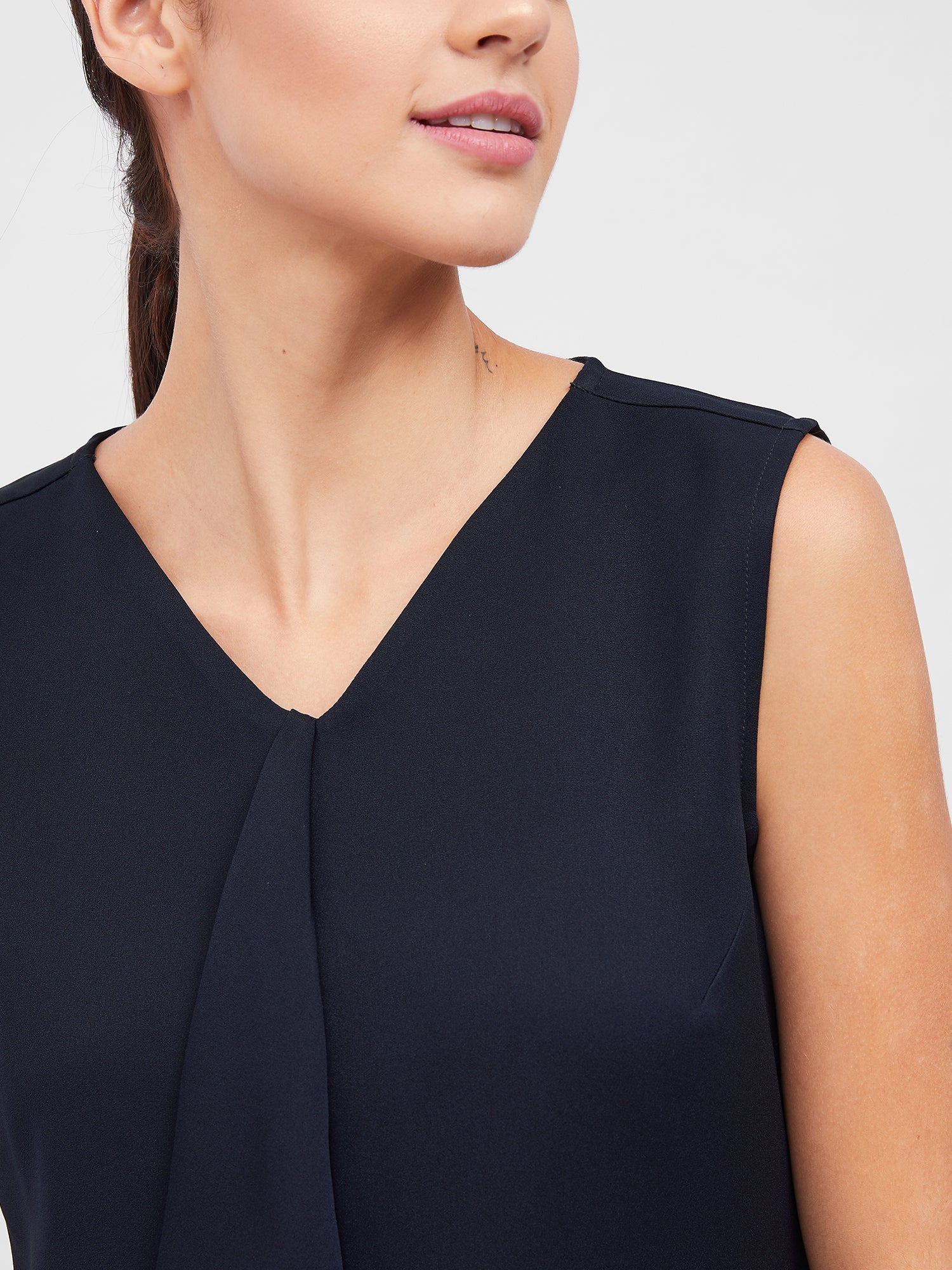 Disciplined Asymmetric front top-Navy