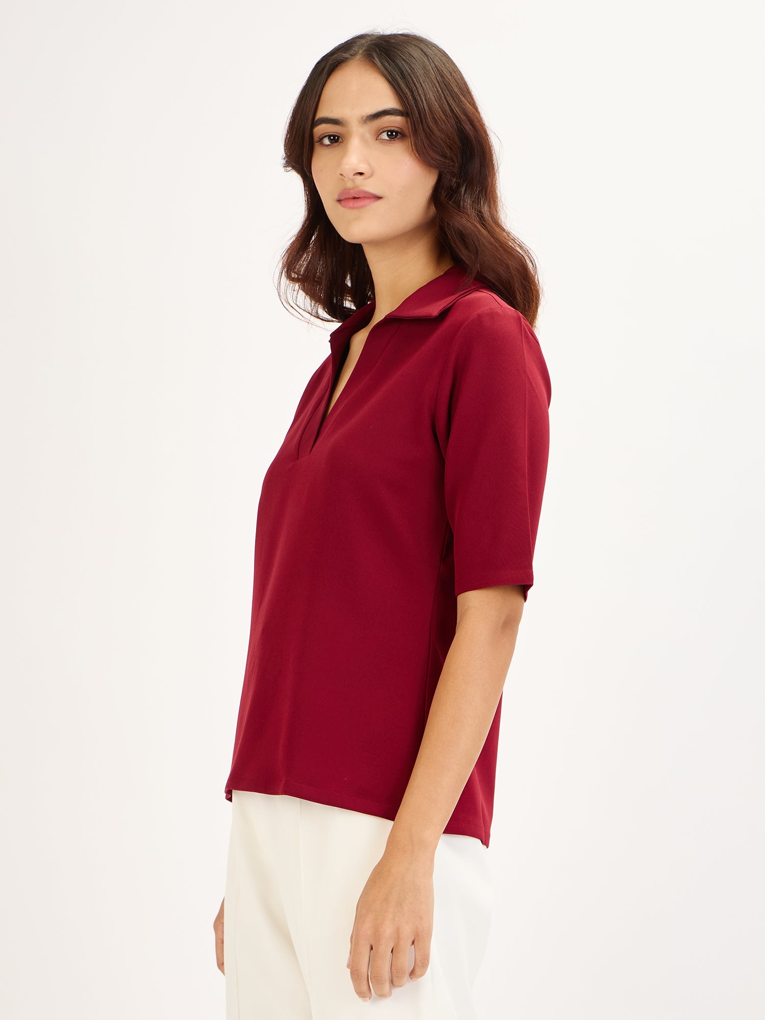 Woody Knit Collared V-neck Top-Maroon