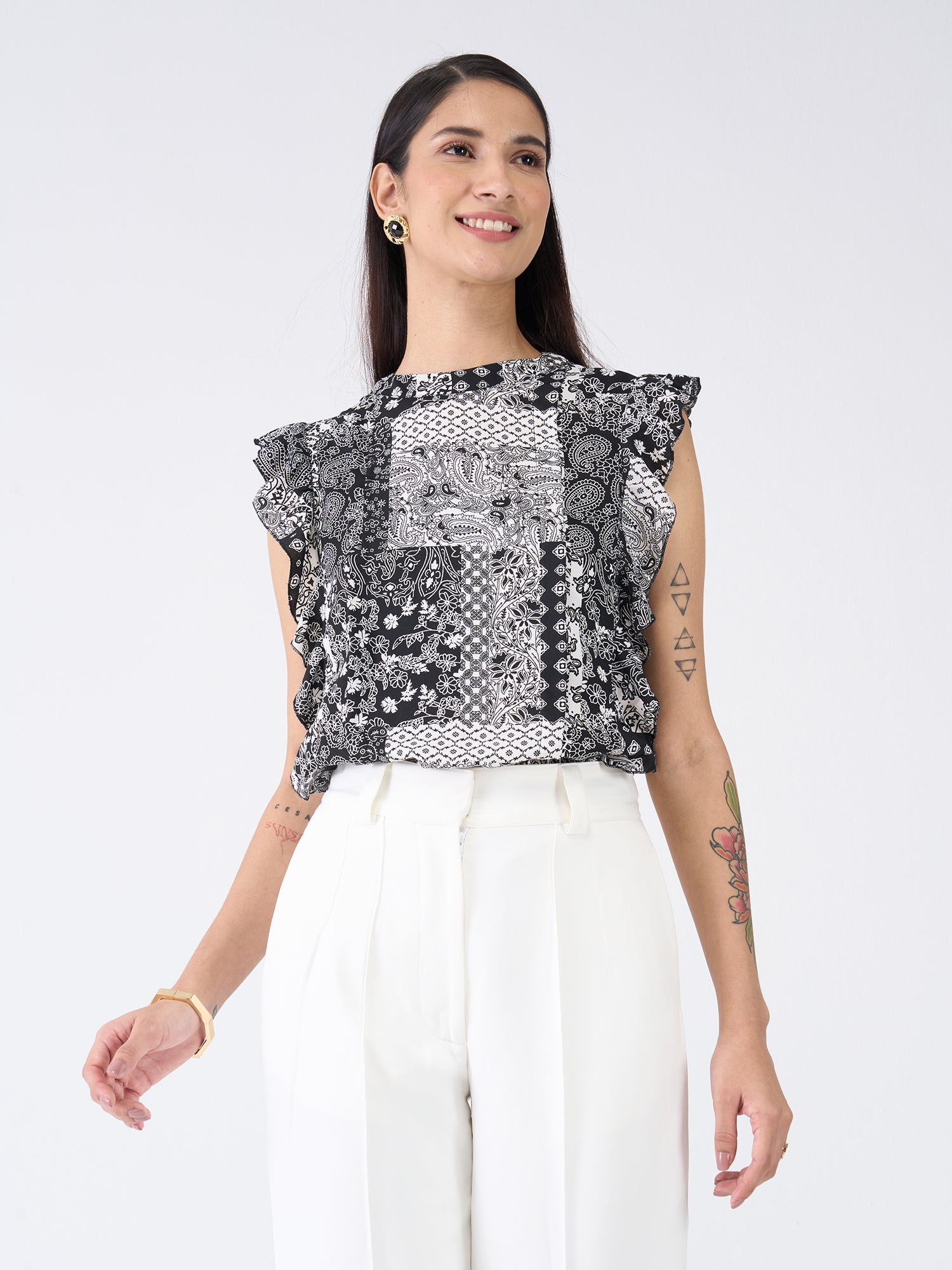 Fleck Ruffled Paisley Top-Black & White