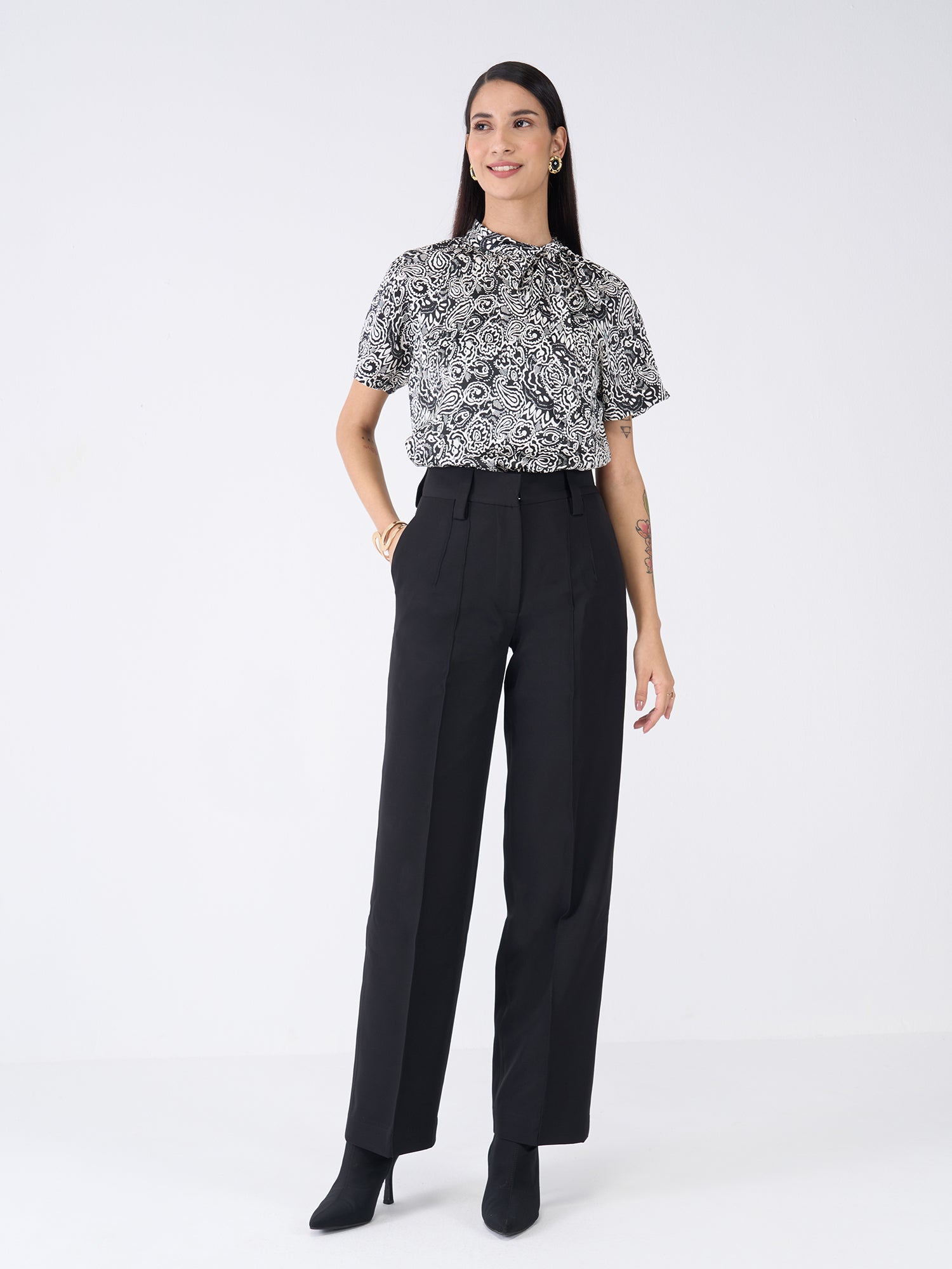 Finley Paisley Neck Tie Top - Black & White