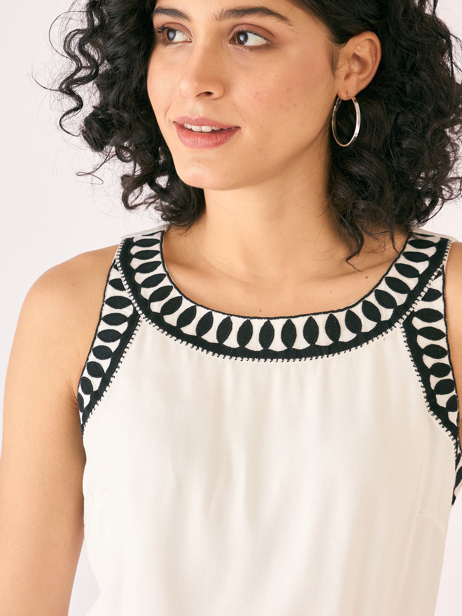 Petal Stitch Embroidered Top-White/Black