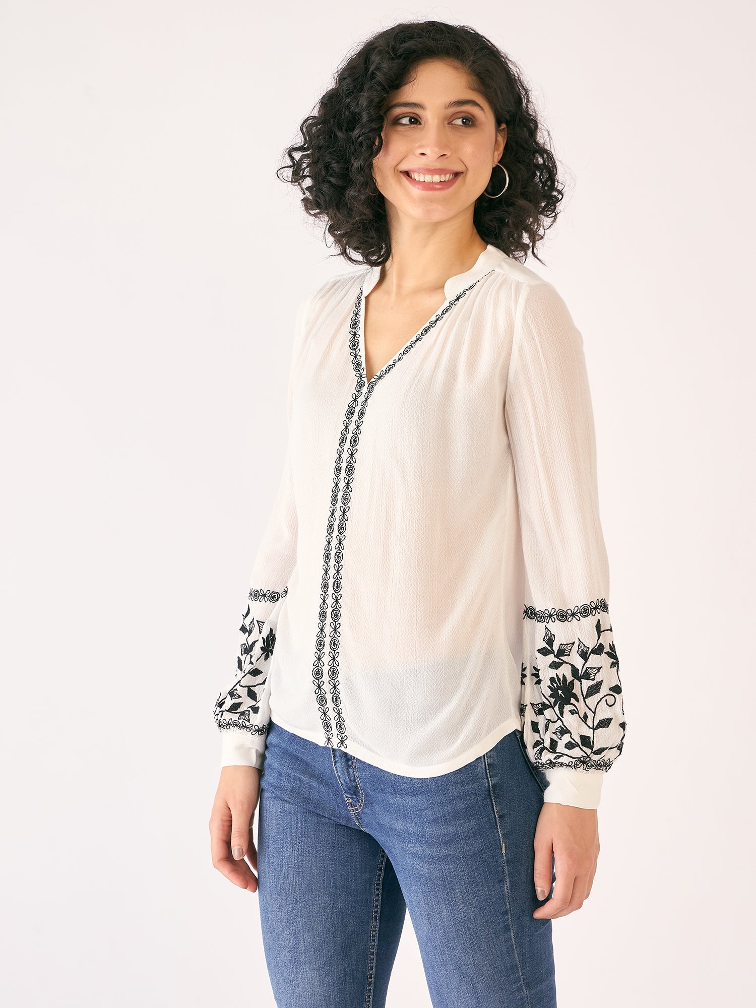 Harbor Embroidered V Neck Top-White/Black