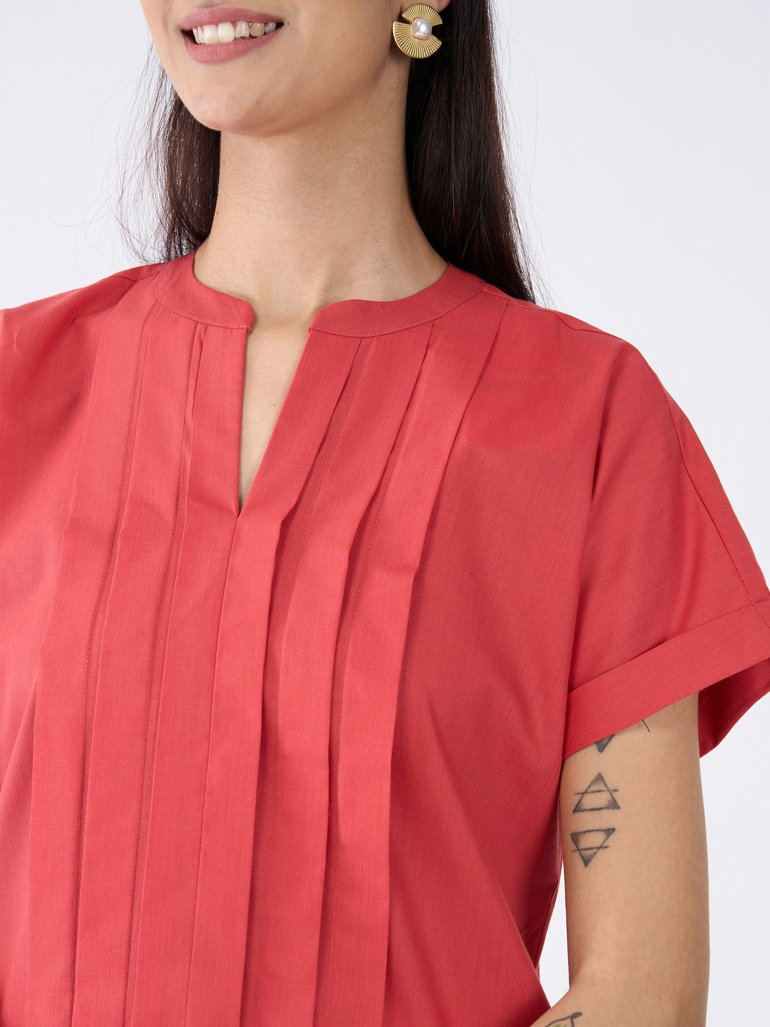 Mulled Wine Pleated Top-Candy Red