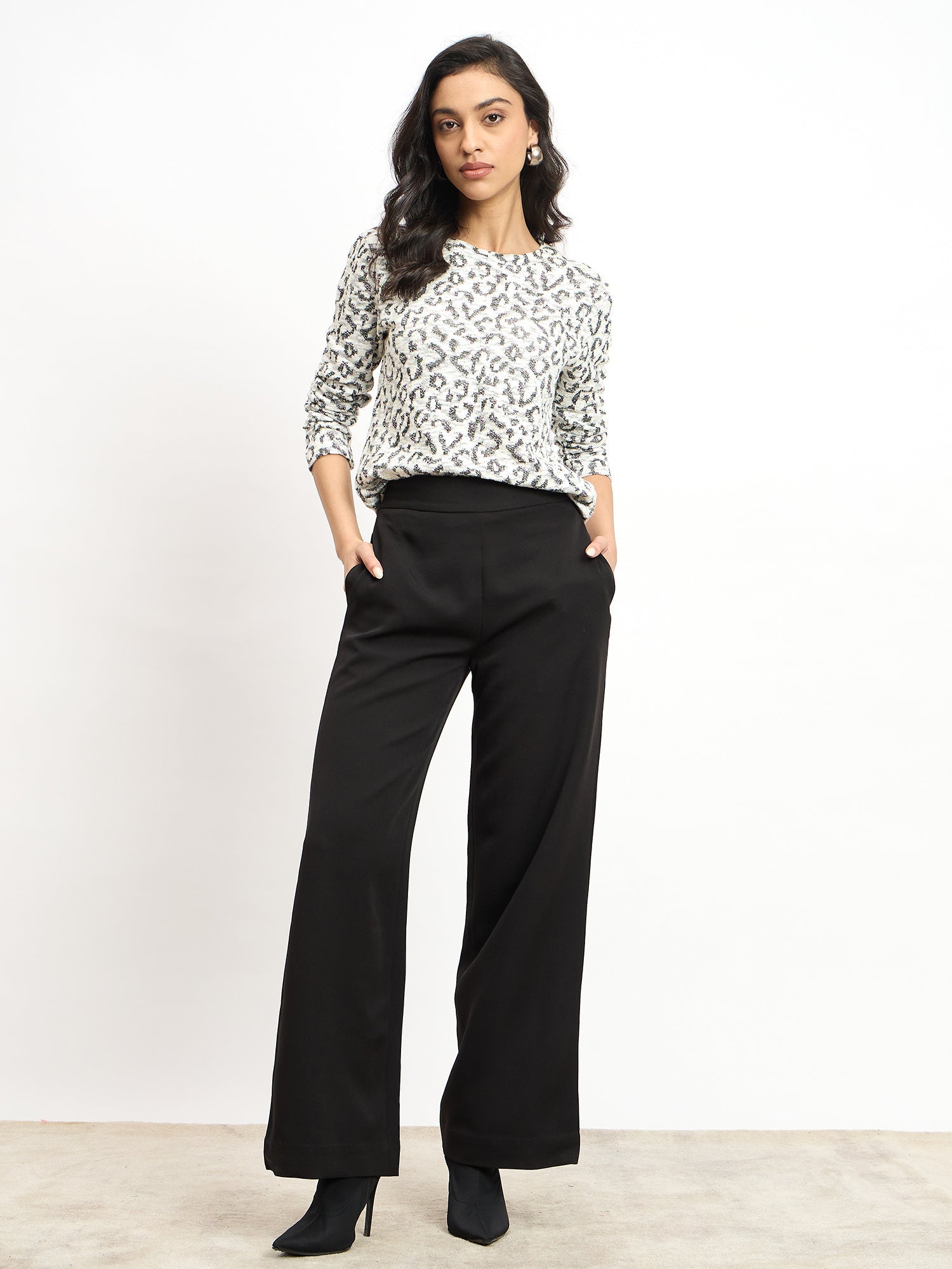 Yule Jacquard Pattern Knit Top - Black &amp; White