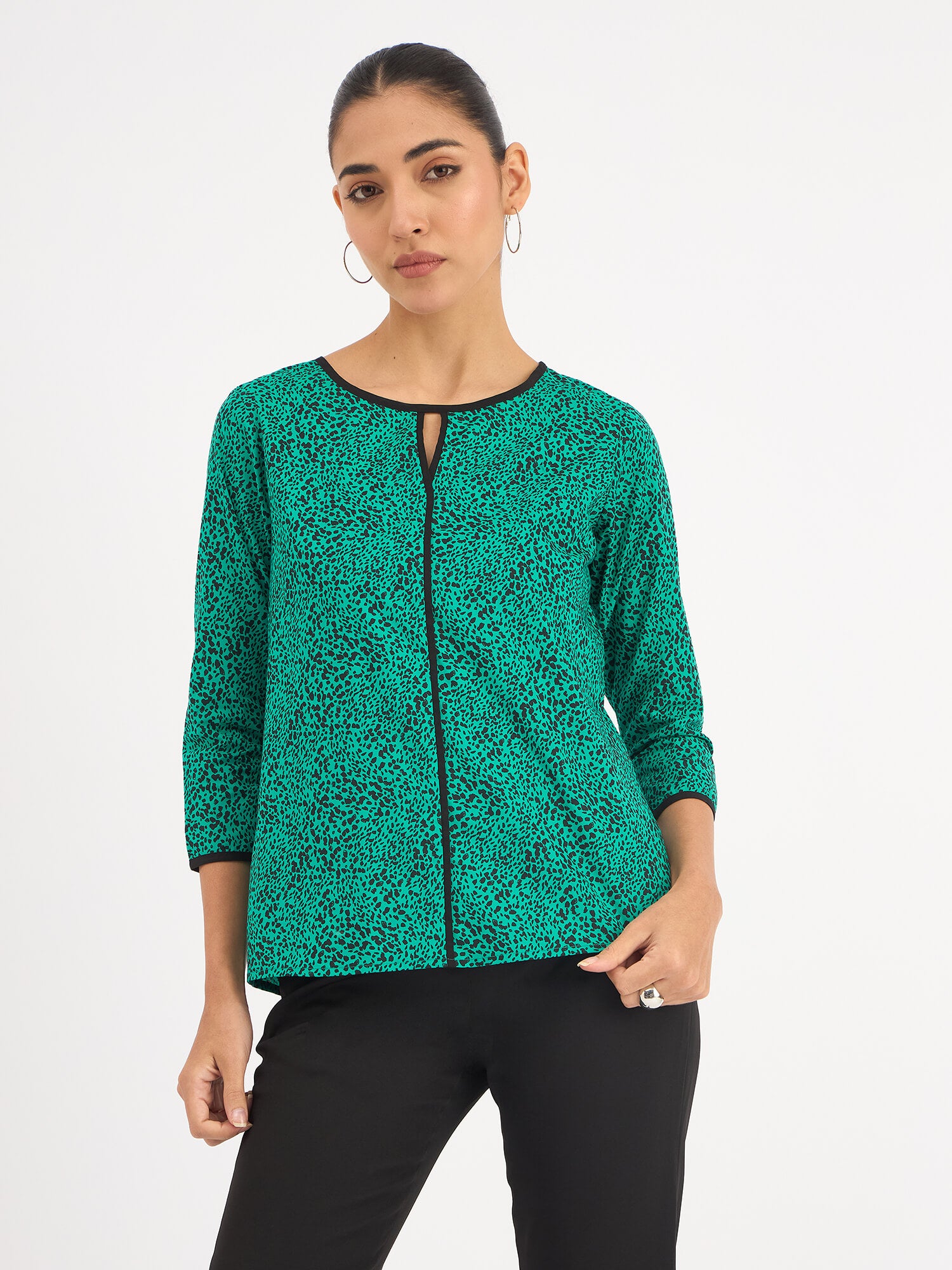 Nelly Slit Sleeve Piping Detail Top - Green