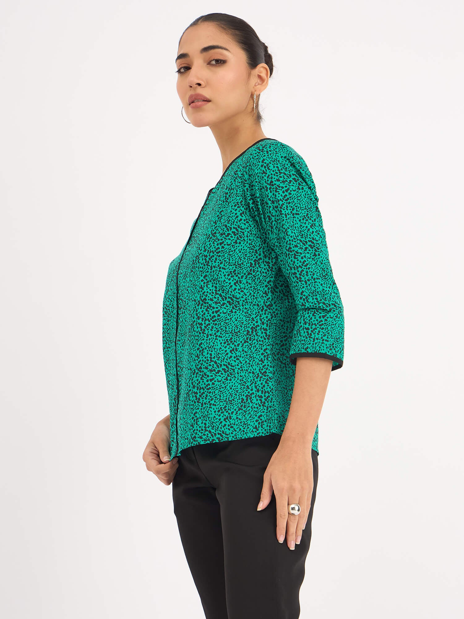 Nelly Slit Sleeve Piping Detail Top - Green