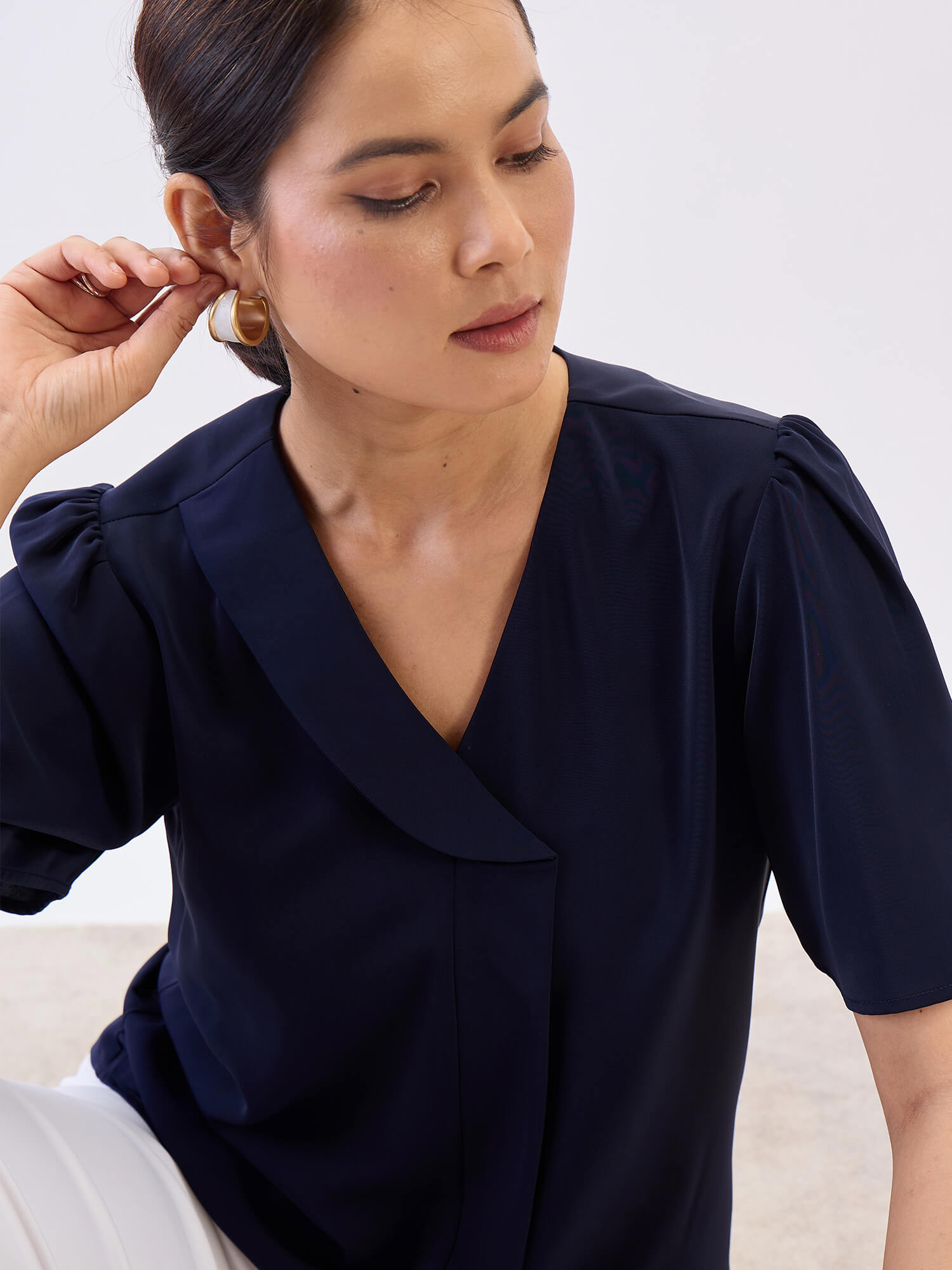 Cobble Asymmetric Collar Top-Navy