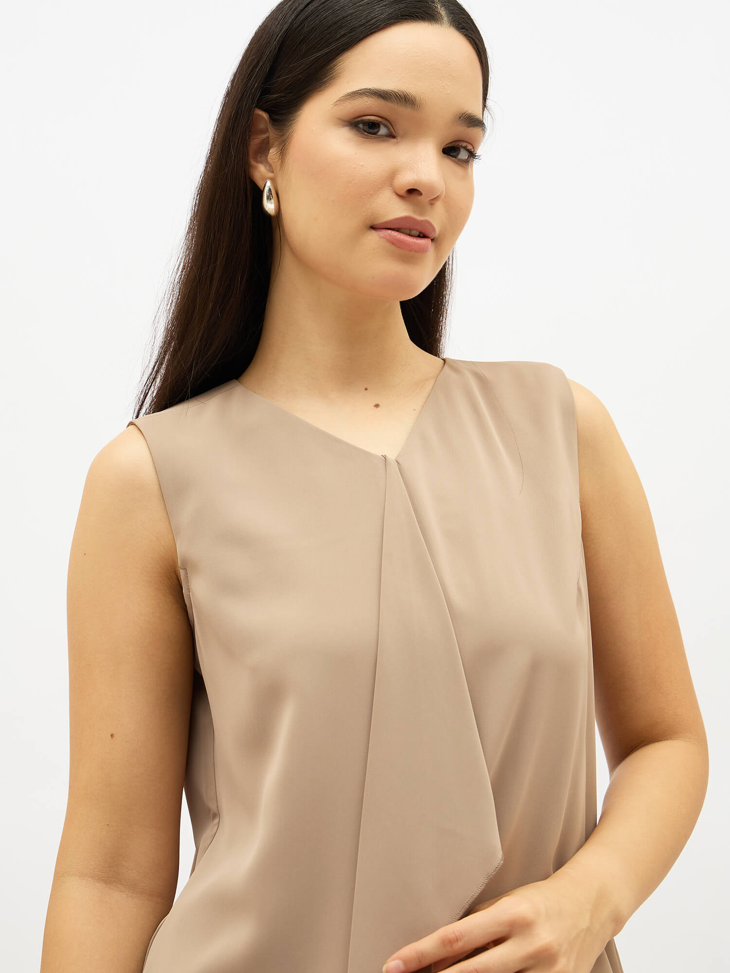 Disciplined Asymmetric front top-Taupe