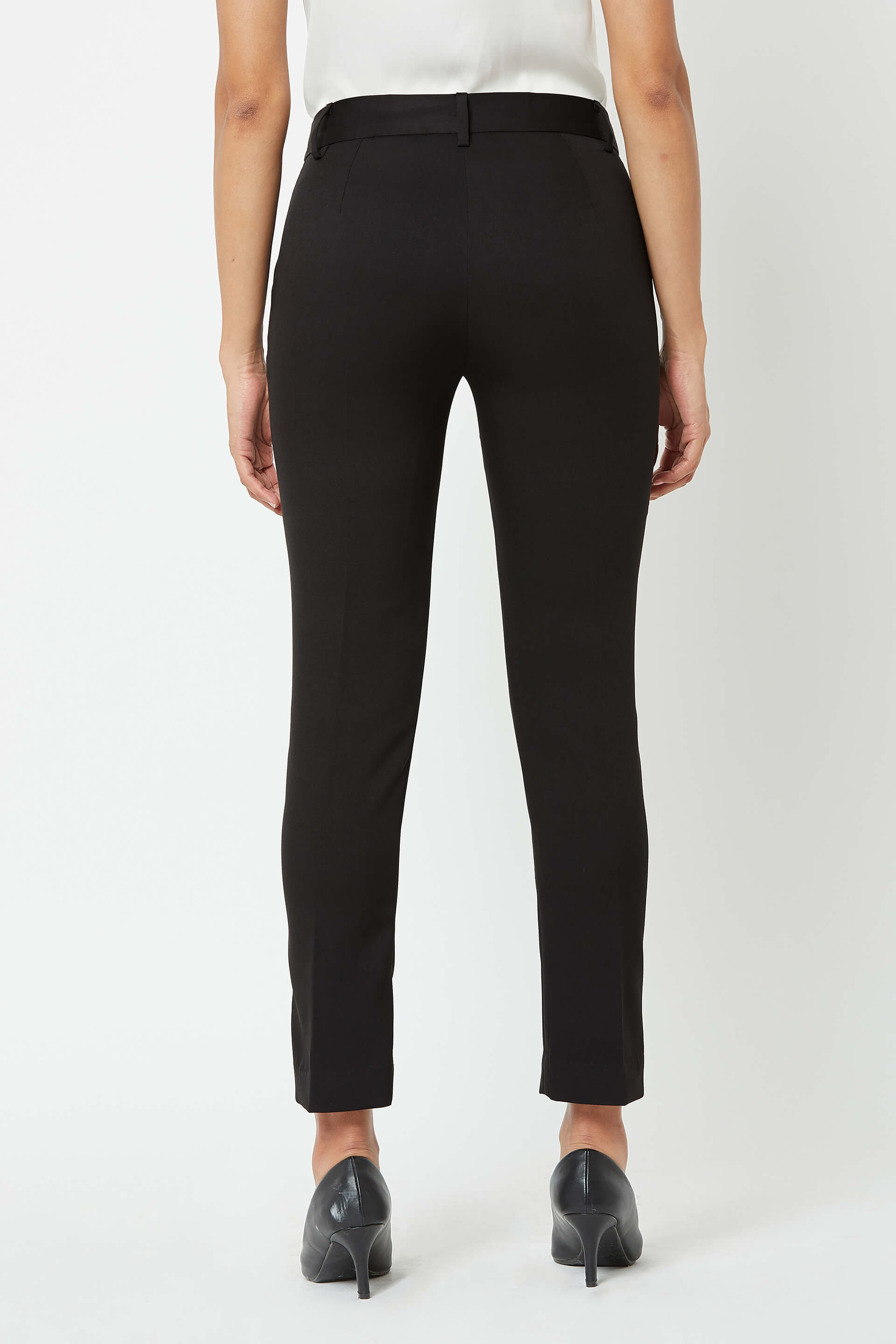 Earnest-Black Mid Rise Slim Pants - Black