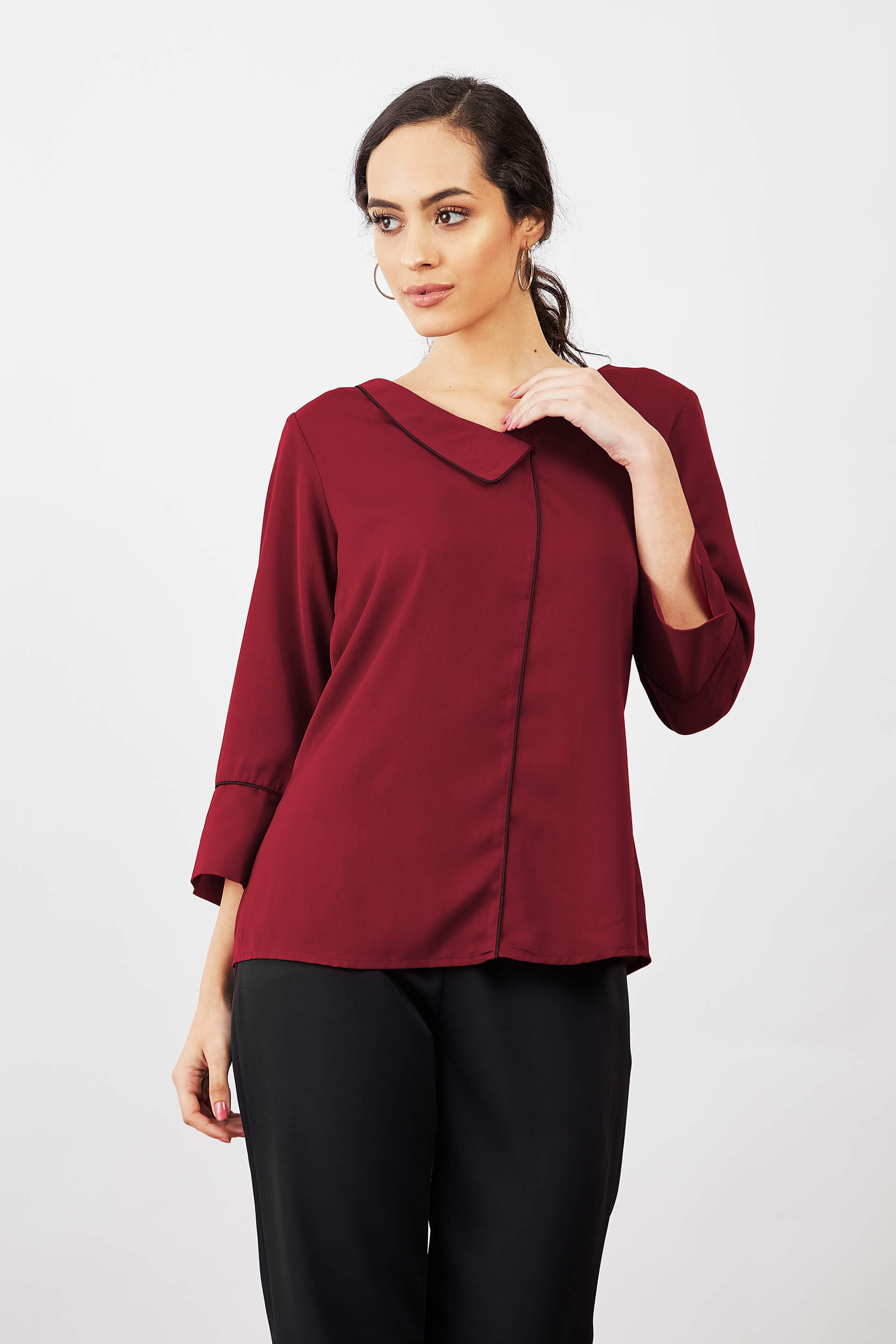 Pom Berry Contrast Piping Top - Maroon