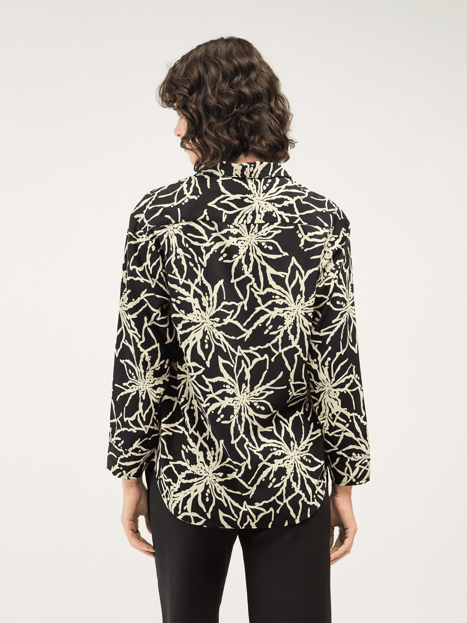 Sable Petal Floral High-Low Shirt - Black & White