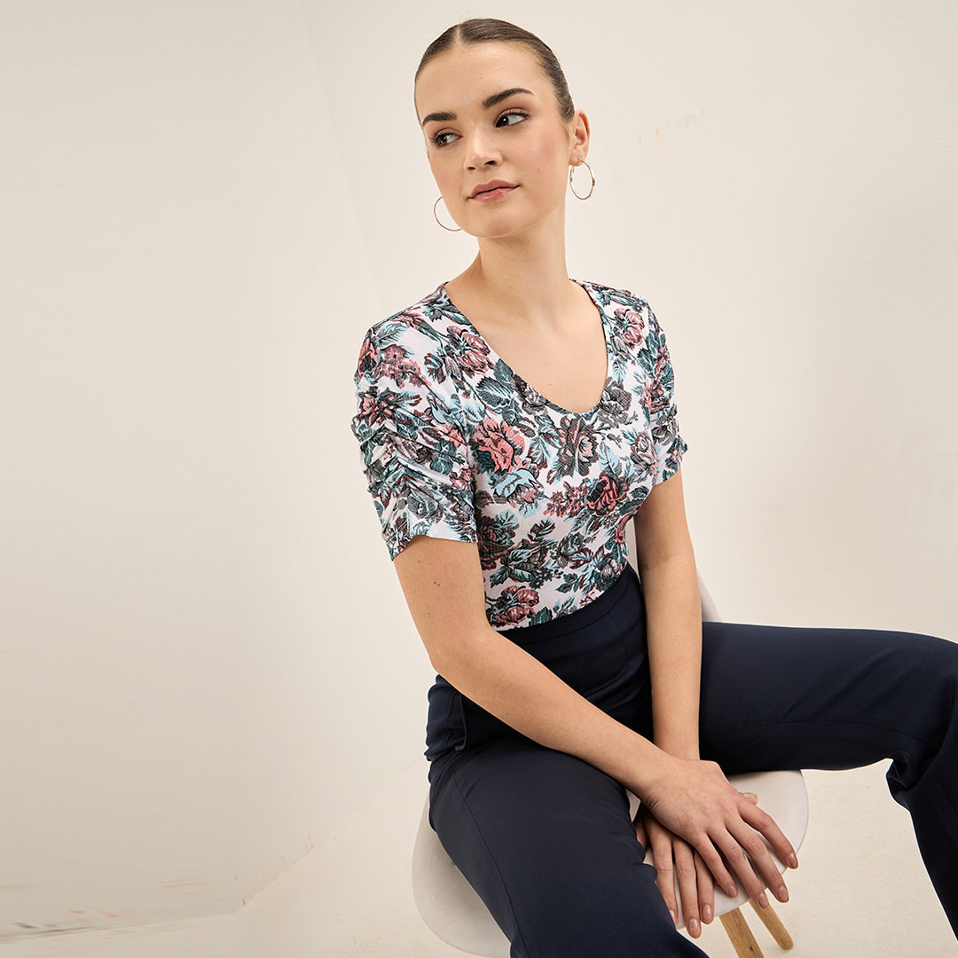 Leisure Tee-Red & Blue Floral Ruched Sleeves T-Shirt - Multicolor