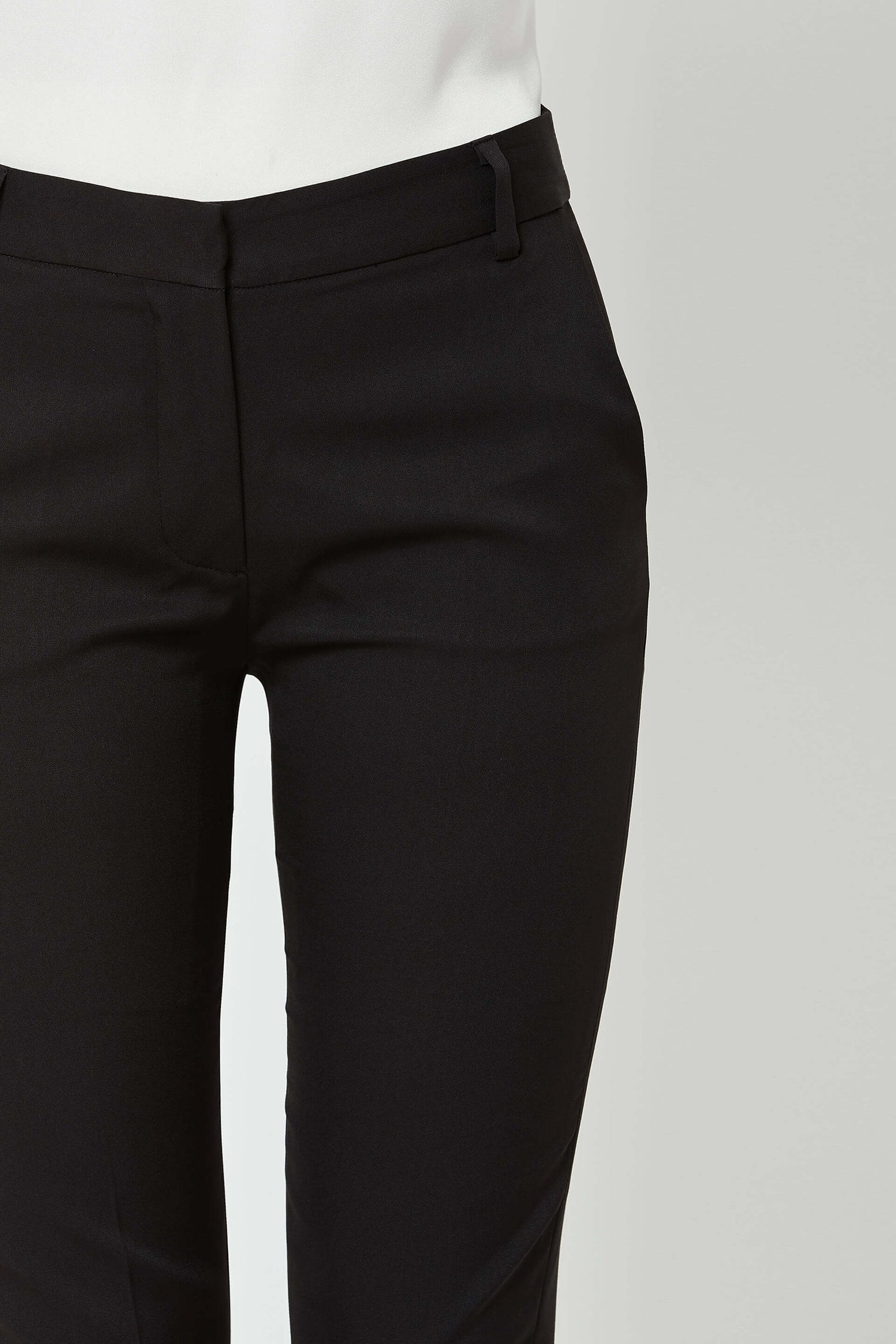 Earnest-Black Mid Rise Slim Pants - Black