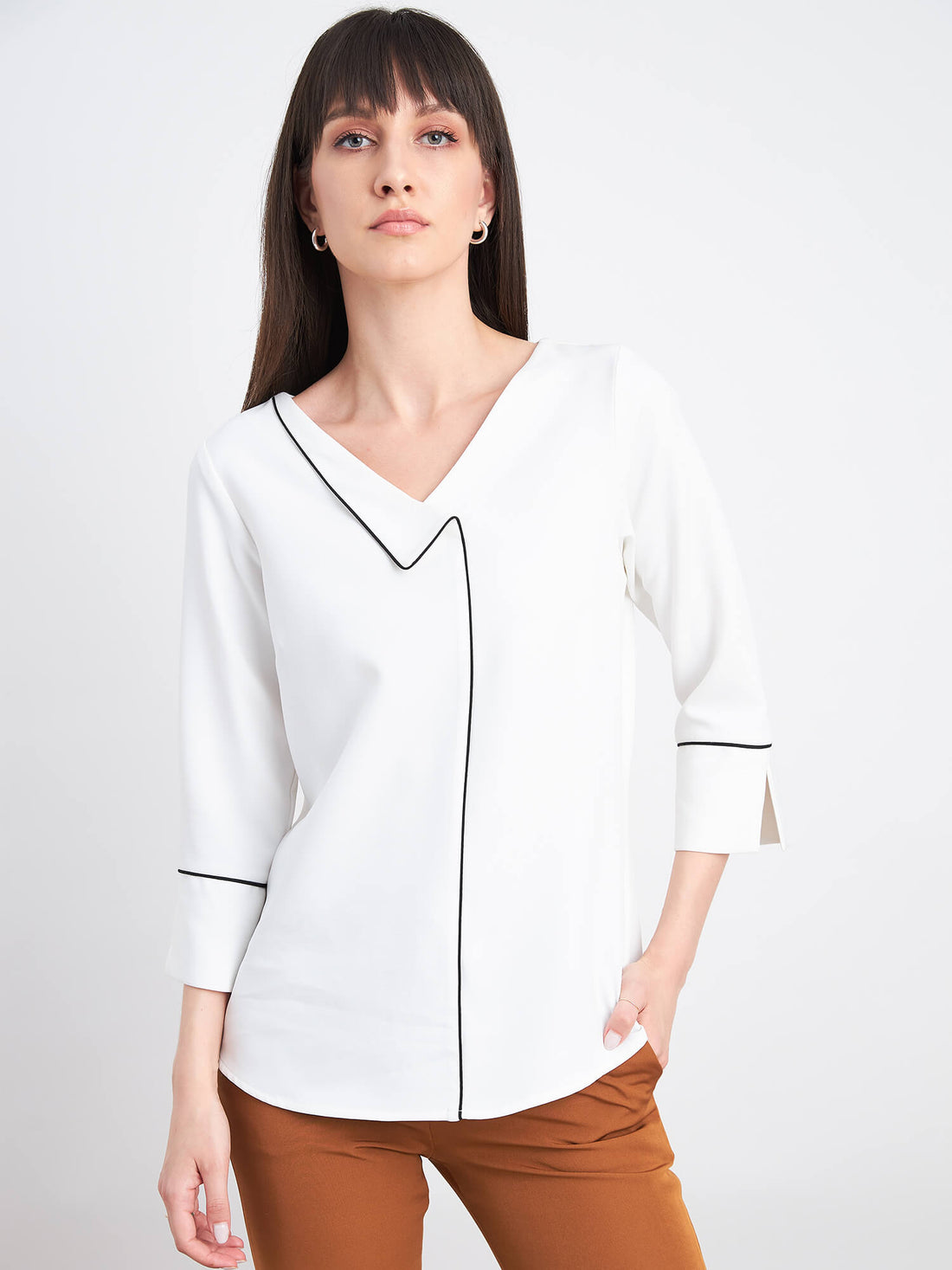 Snow Moon Contrast Piping Top - White